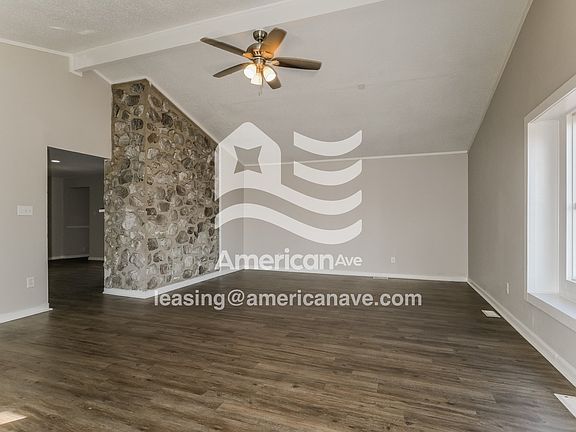 337960_004_wm_-_living_room_13596549.jpg