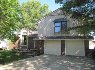 1416 E Sunvale Dr, Olathe, KS 66062