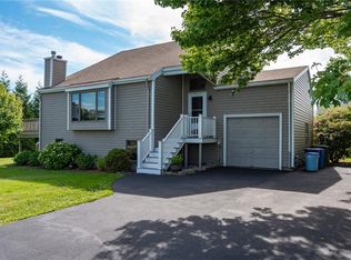 49 White Swan Dr, Narragansett, RI 02882