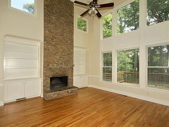 5th image of 1942 Tristan Dr SE
