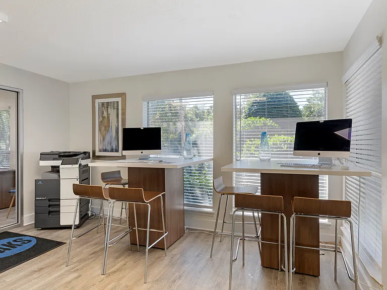 Valley Oaks Apartments — Photo 24