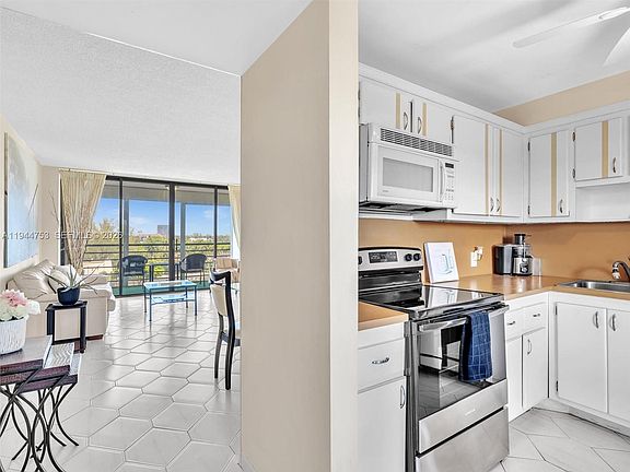 4th image of 20400 W Country Club Dr APT 817