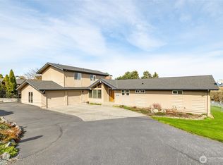 17077 Peterson Rd, Burlington, WA 98233