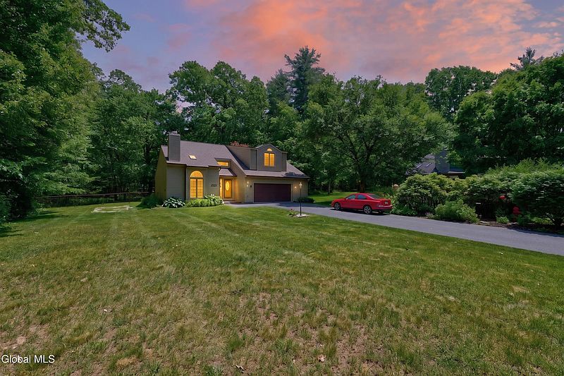 4th image of 15 Arbor Lane