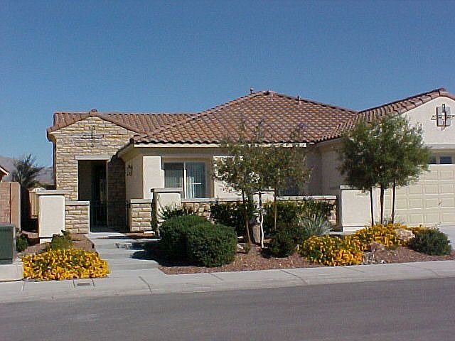 2067 sq ft/ 3 bdrms   den