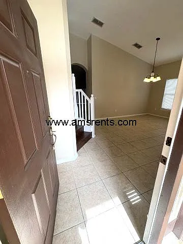 4 bed, 2.5 bath, 2344 sqft, $2,600 — Photo 3