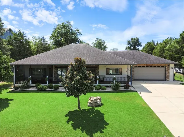 27 Bandy Dr, Holiday Island, AR 72631