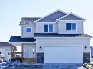 5016 44th St S, Fargo, ND 58104