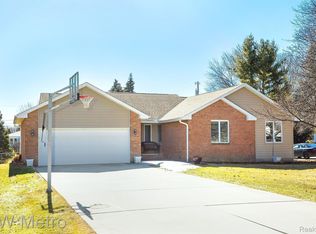 55 Boyken Rd, Rochester Hills, MI 48307