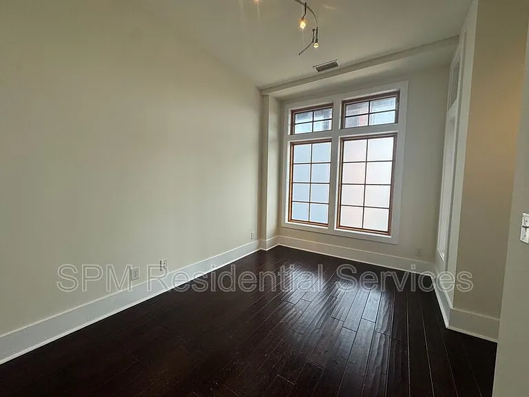 801 N 4th St #302 — Photo 5