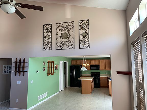 4th image of 958 Caxton Ln