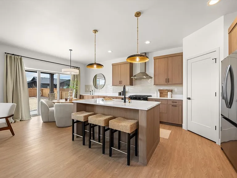 15 Snowcap Dr — Photo 3