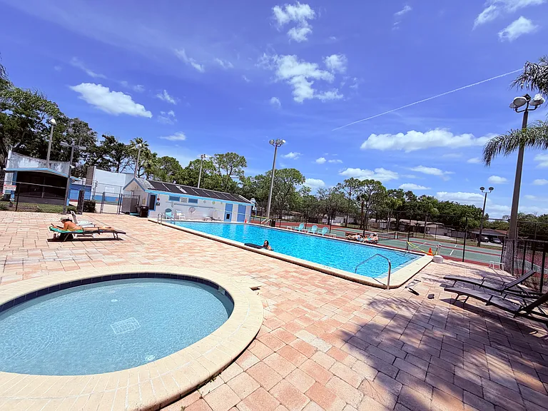 129 Camphor Cir #F — Photo 37