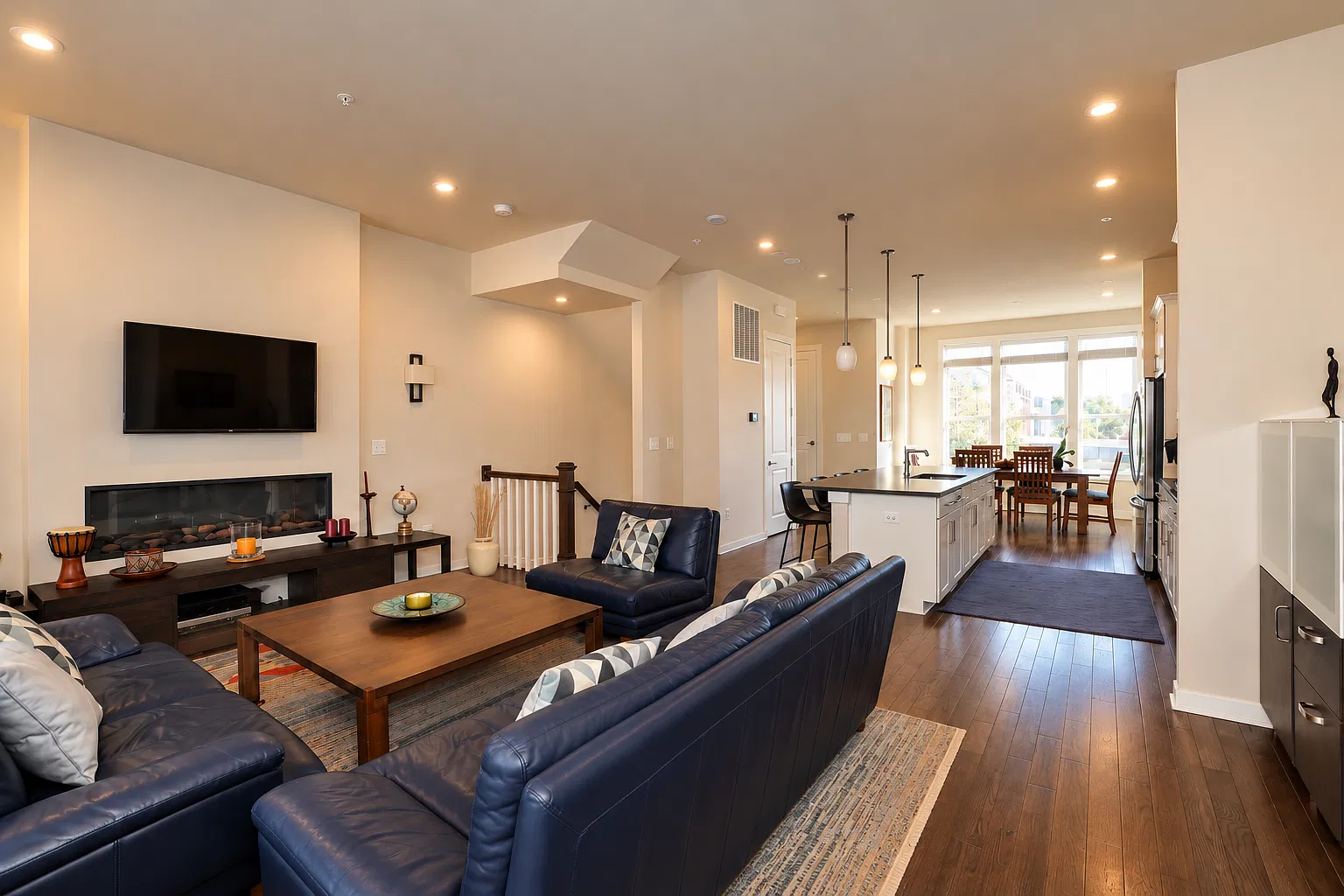 4 bed, 4.5 bath, 2514 sqft, $4,200 — Photo 4