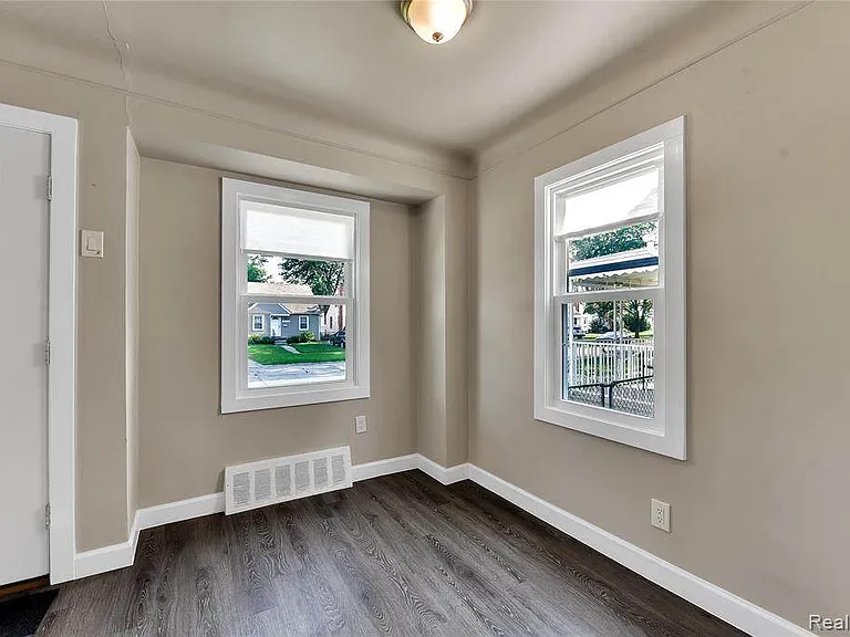 24717 New York St — Photo 12