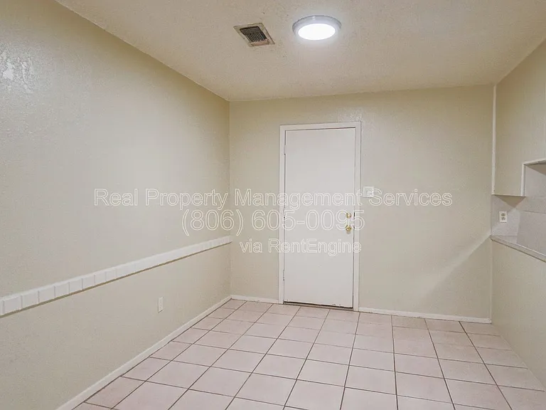 2912 Kirby Ave — Photo 9