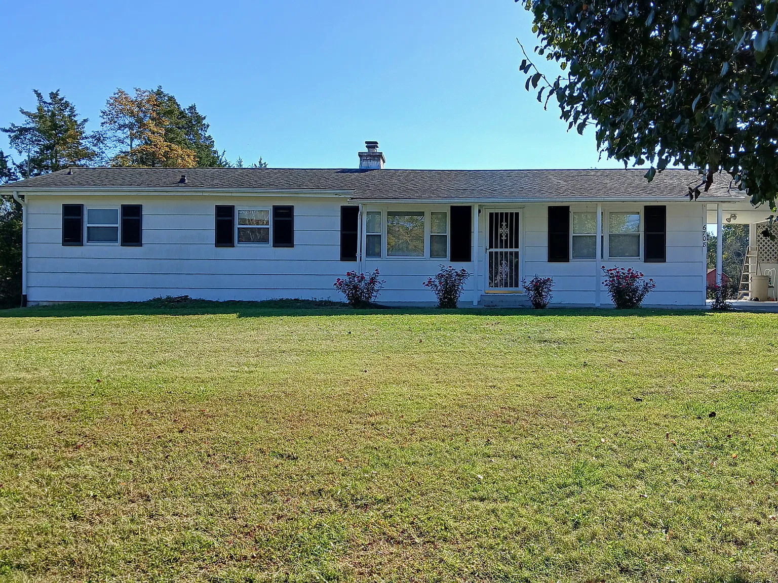 3 bed, 1200 sqft, $1,575 — Photo 1