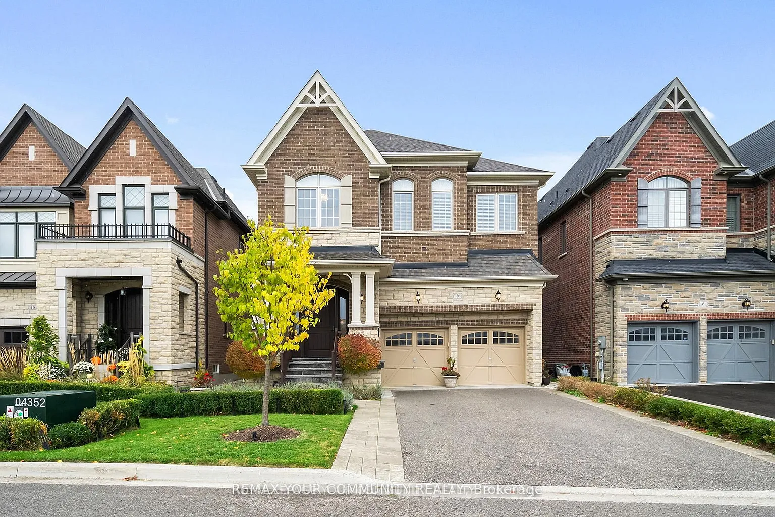 8 King Blvd photo 1