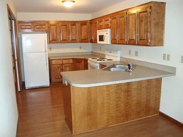 2nd image of 1088 SW Robinson Ave