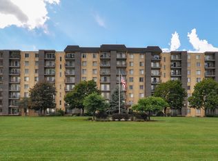 5400 Walnut Ave UNIT 104, Downers Grove, IL 60515