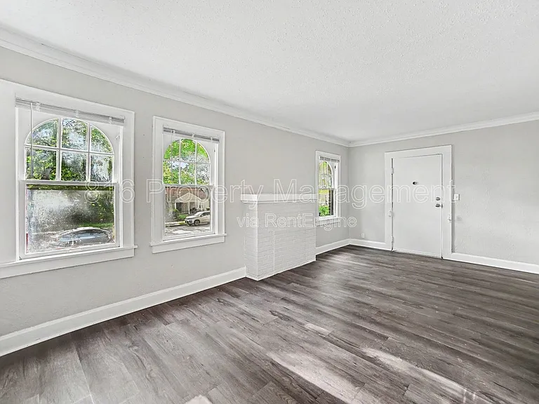 5114 Brooklyn Ave — Photo 7