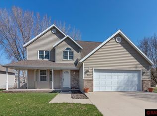 208 Essex Rd, Mankato, MN 56001
