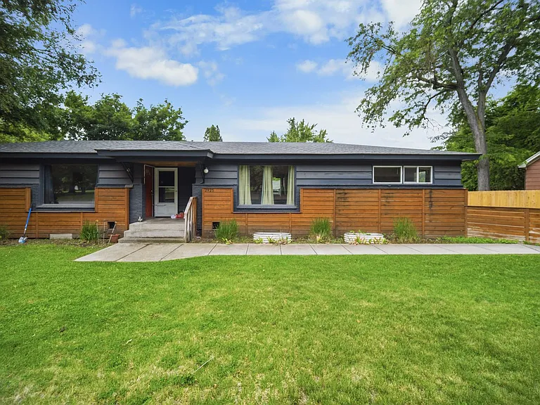 2925 W Northwest Blvd — Photo 2