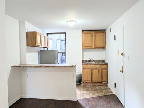 3rd image of 1727 2nd Ave APT 5FS