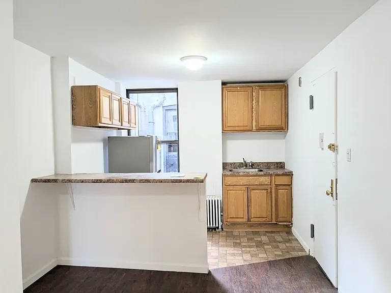 1727 2nd Ave #5FS — Photo 3