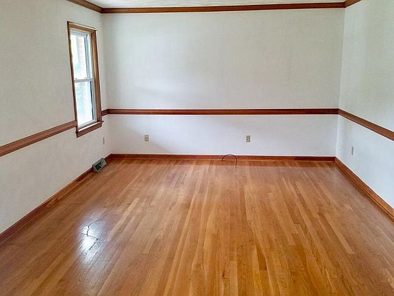 5th image of 2543 College Blvd