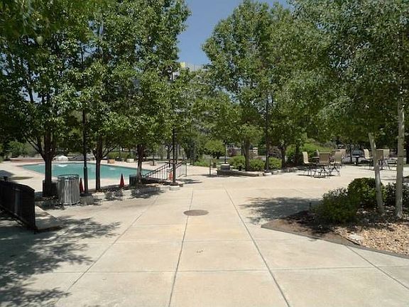 Outdoor Pool, Hot Tub!
