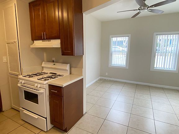3rd image of 4165-4175 Euclid Ave #4165.5