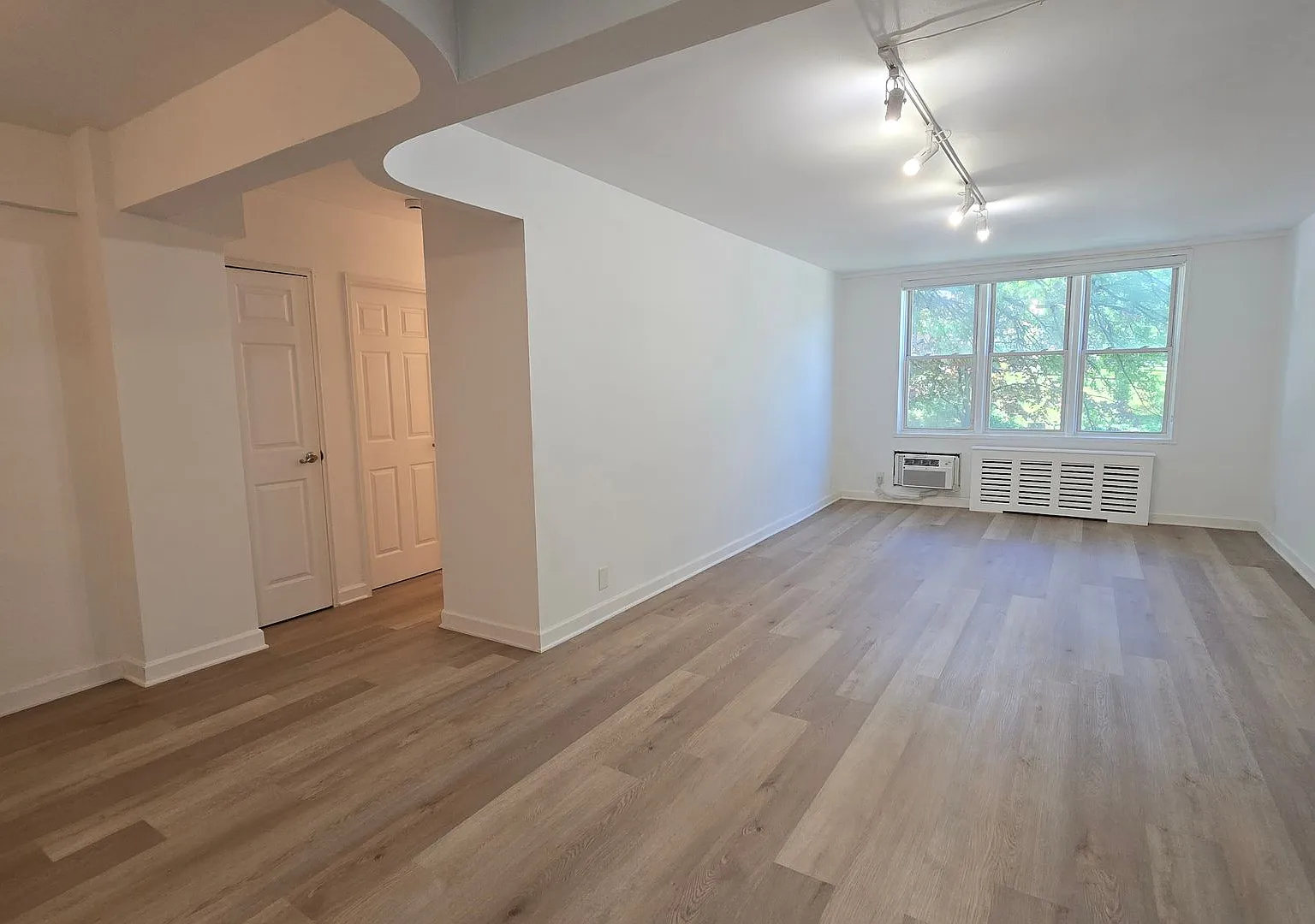 2160 Center Ave, Fort Lee, NJ 1 Bed / 1 Bath — Photo 4