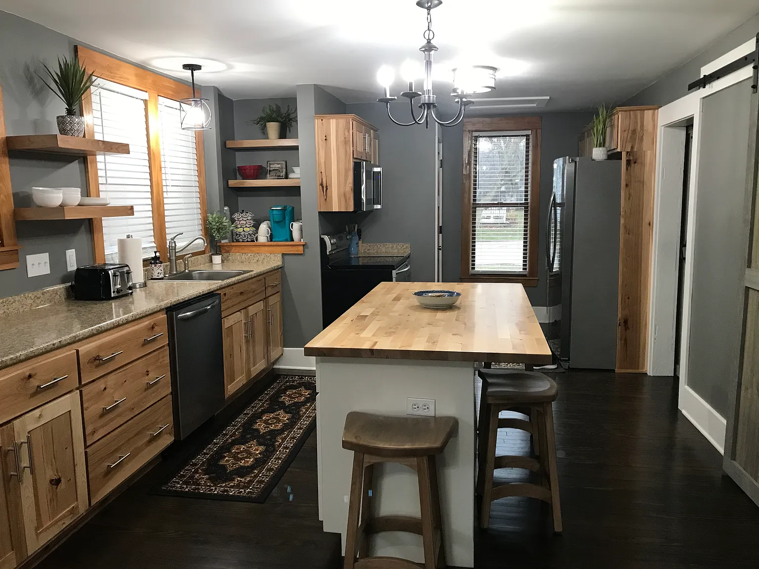3 bed, 1100 sqft, $1,300 — Photo 1