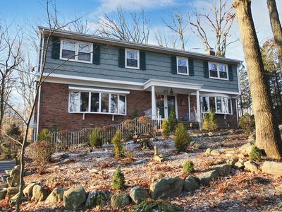 257 Steves Ln, Franklin Lakes, NJ, 07417