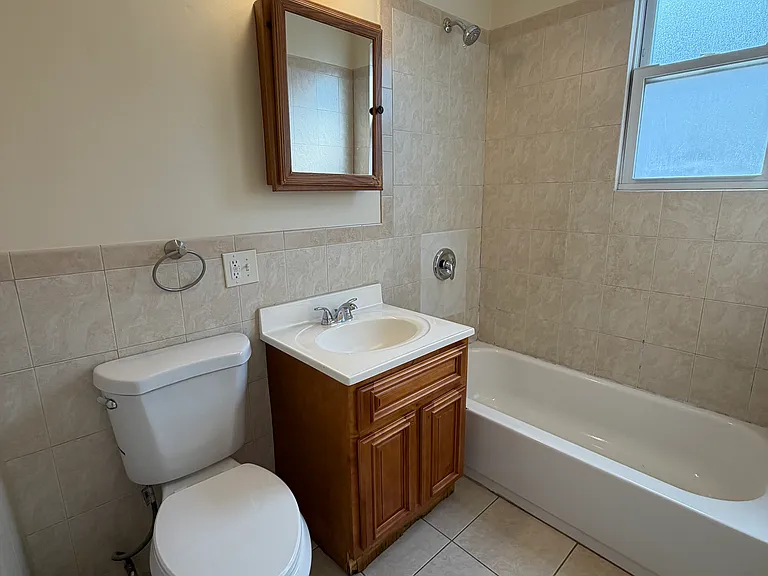 21 Robert Pl #2R — Photo 15
