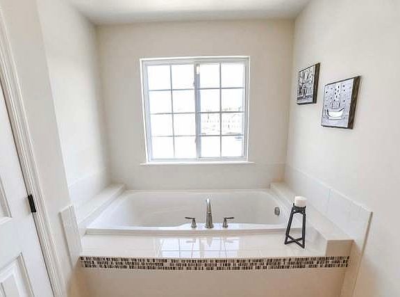 5th image of 23263 Lindsay Dr