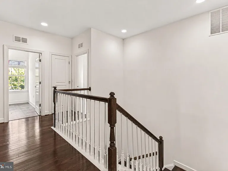 8901 Hargrove Ct — Photo 26