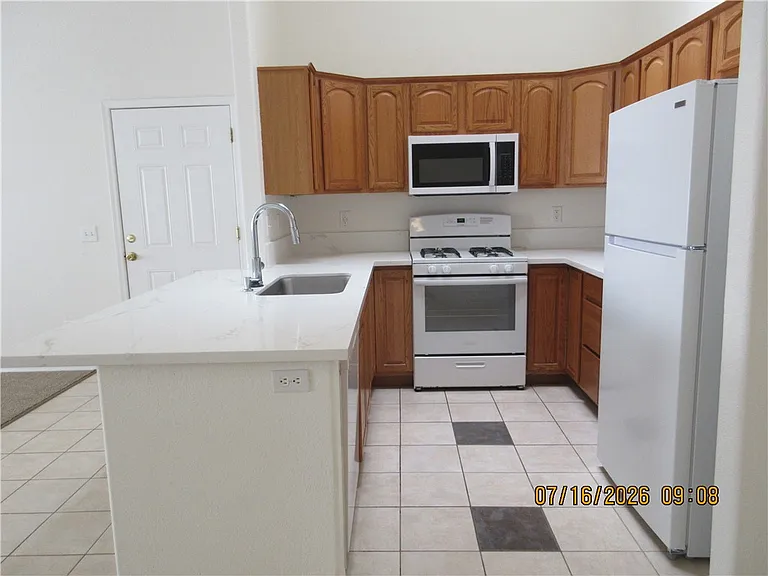 969 E Beverly Ave #A — Photo 3
