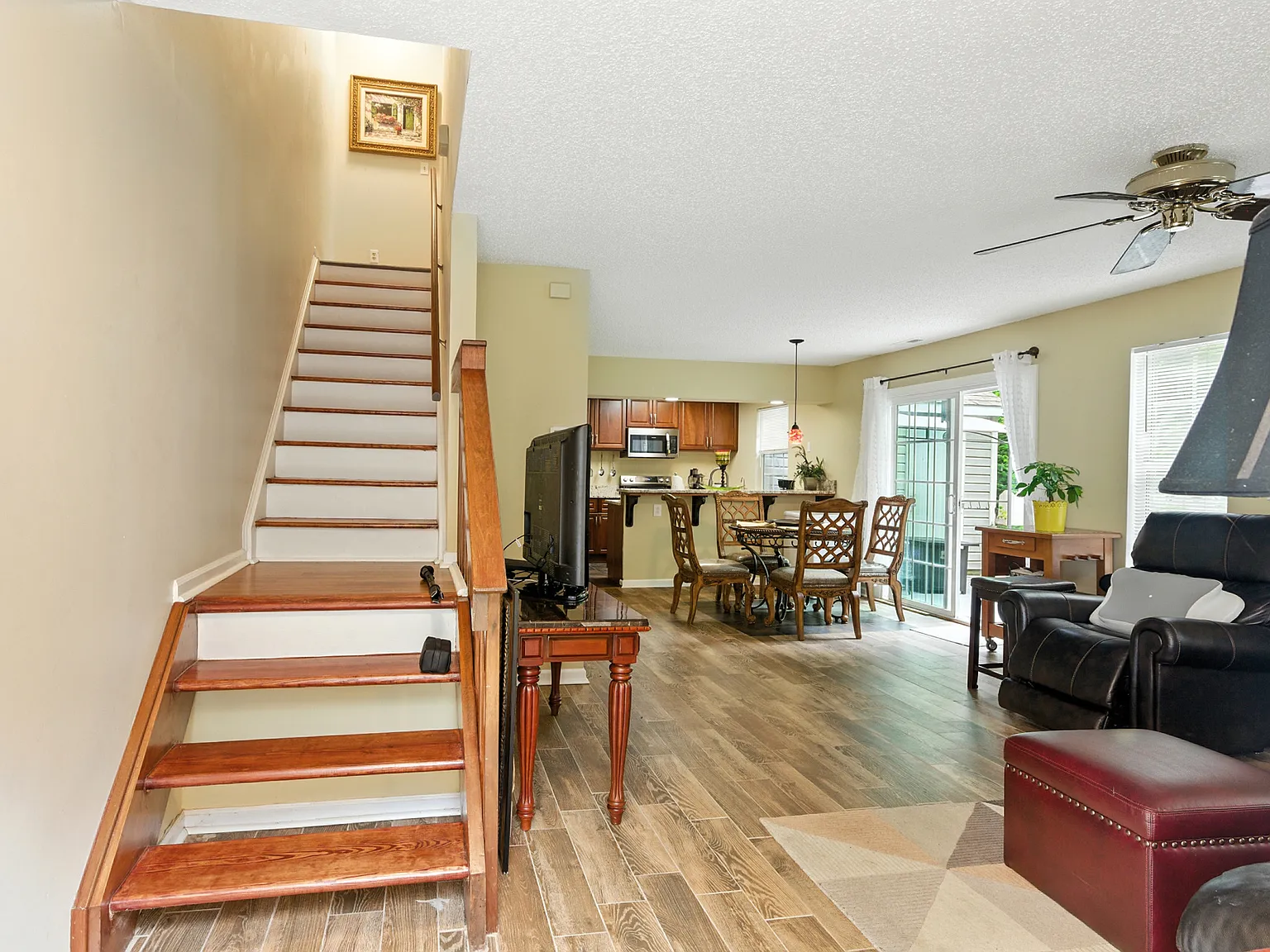2 bed, 2.5 bath, 1254 sqft, $2,200 — Photo 4