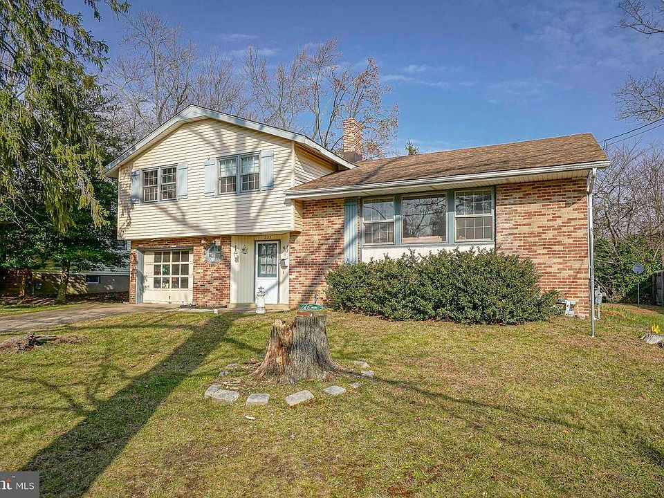 1st image of 225 Drake Rd