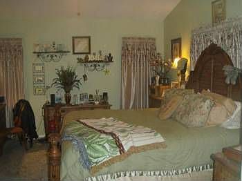 2nd image of 203 Gardenia St