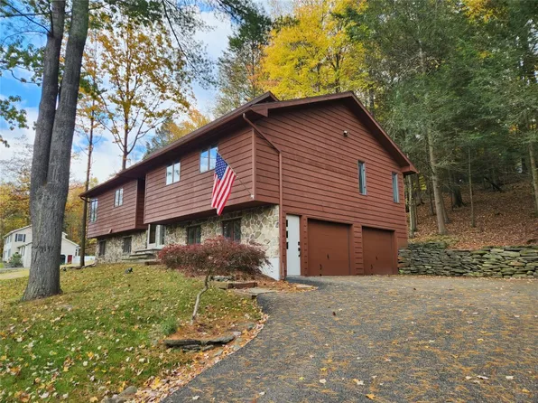 3340 Cynthia Dr, Binghamton, NY 13903