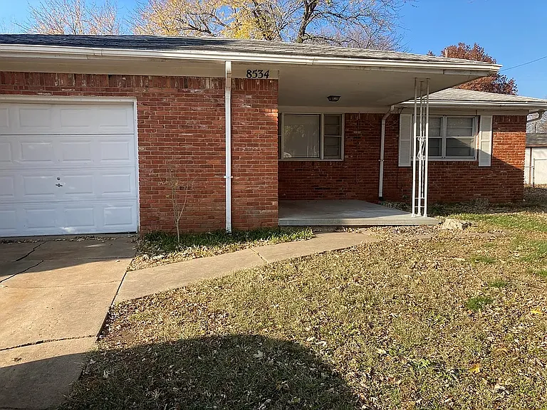 8534 W Hickory Ln — Photo 2