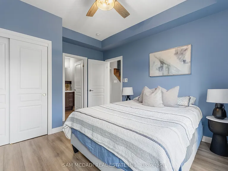 215 Dundas St E #9 — Photo 33