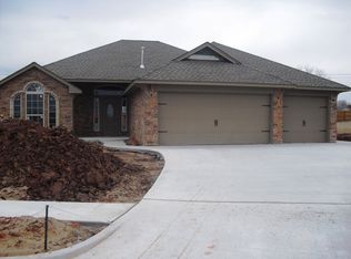 8808 Stacy Lynn Ln, Yukon, OK 73099