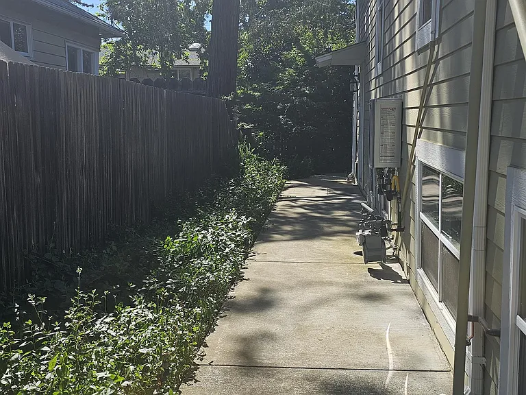 236 W 20th St #B — Photo 15