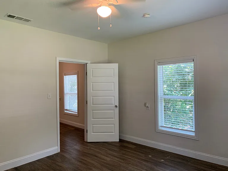 2222 W Bond St — Photo 11