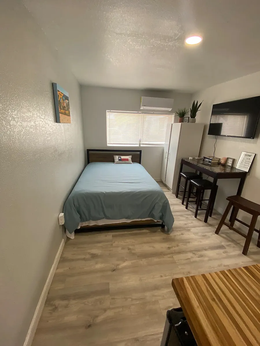 Studio - Monroe Ave