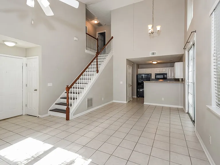 1204 W Oaks Way — Photo 7